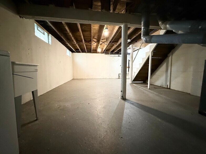 Building Photo - 14218 Tuckahoe Ave