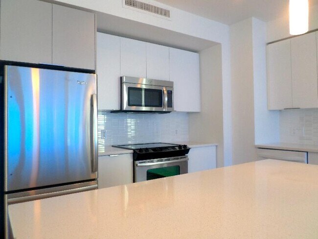 Building Photo - 125 Kingston St