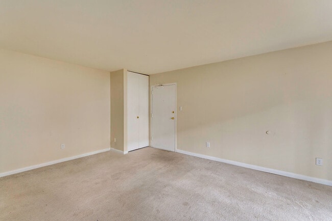 Building Photo - 535 Burgoyne Rd