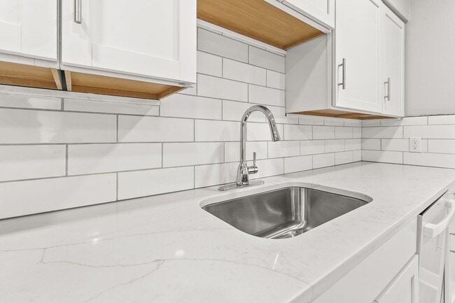 Building Photo - 3920 Vinton St