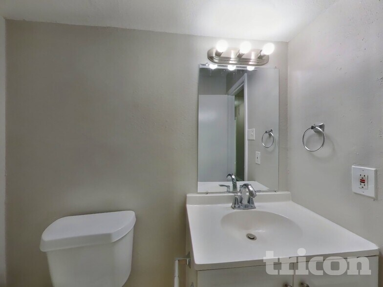 Building Photo - 12819 Enchanted Path Dr