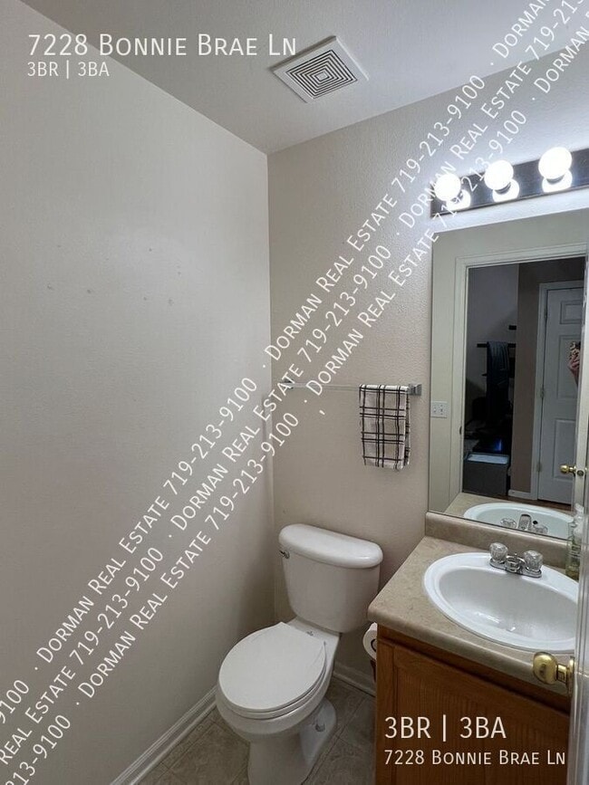 Building Photo - 7228 Bonnie Brae Ln