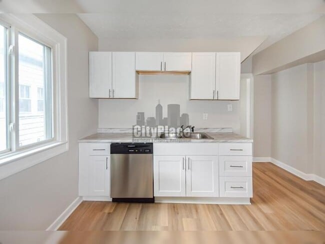 Building Photo - 608 N Oakland Ave