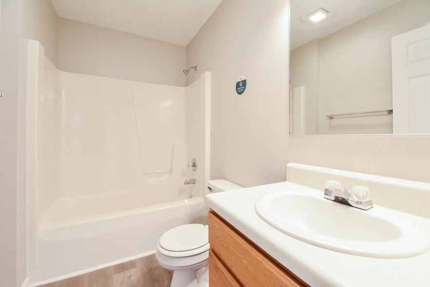 Building Photo - 624 Mable Dr
