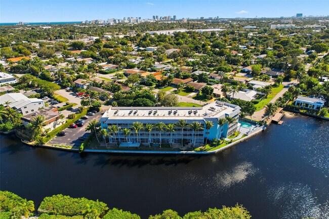 Building Photo - 801 NE 18th Ct