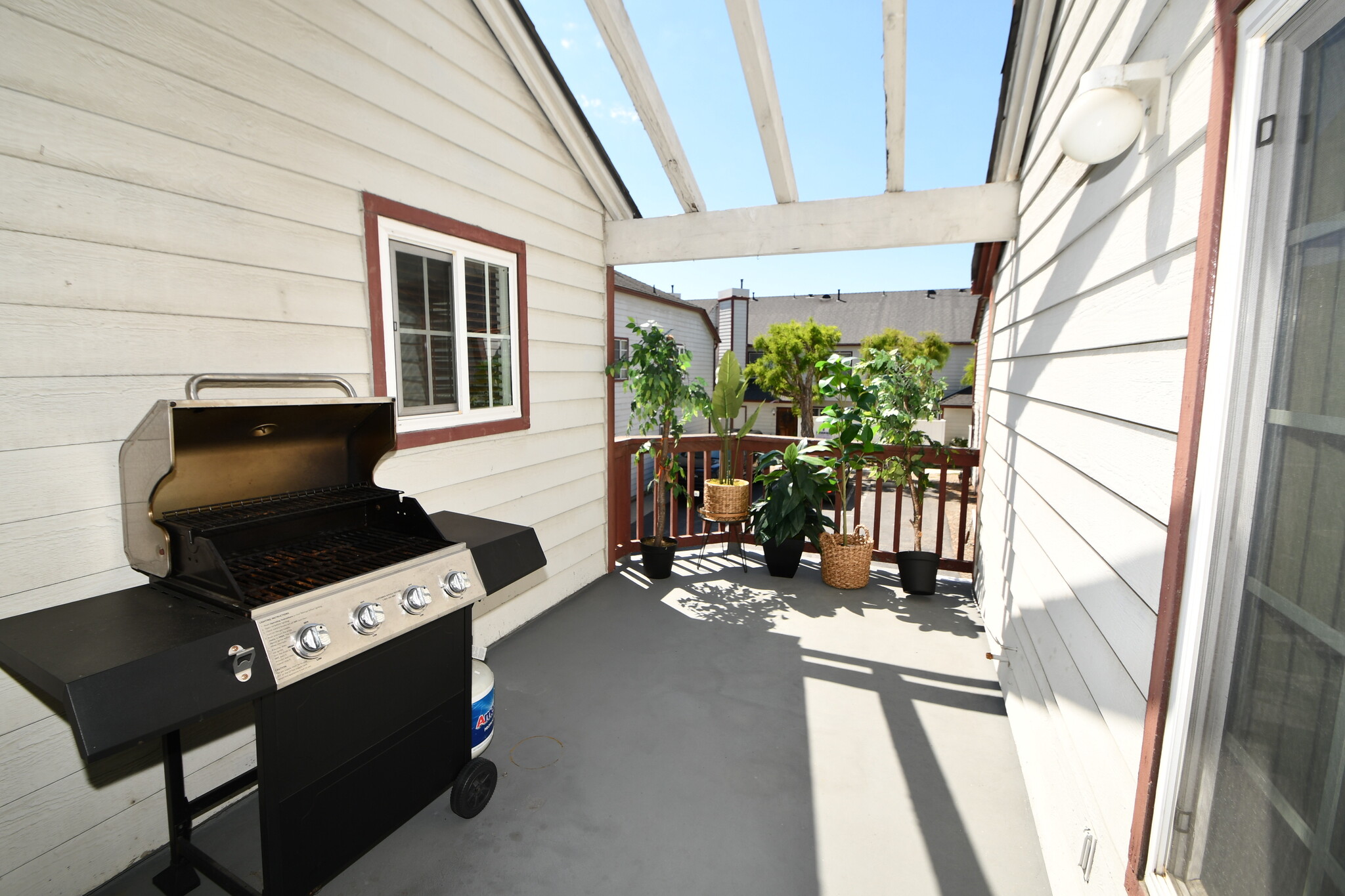 Building Photo - 730 255th St