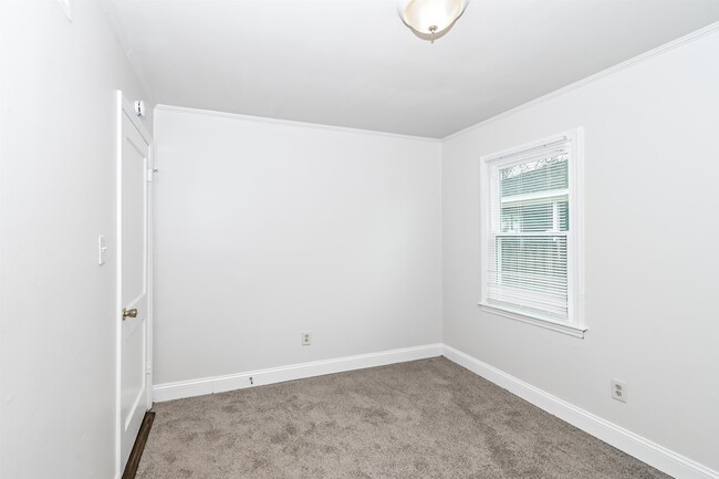 Building Photo - 1249 Dearing Rd