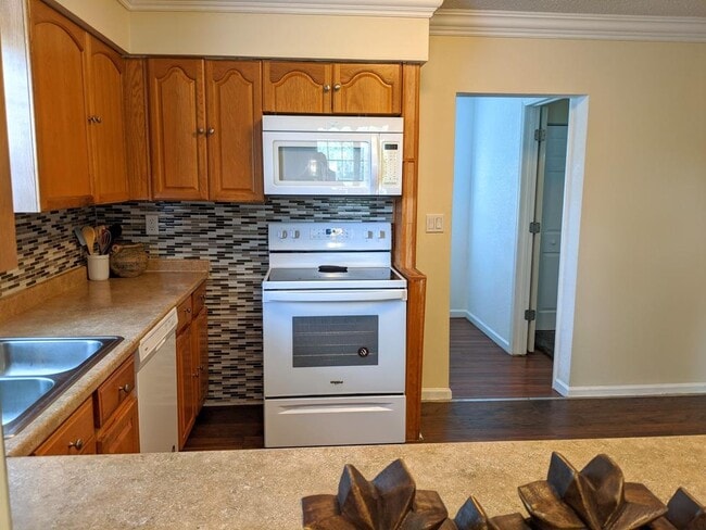 Building Photo - 1350 Riverside Cir