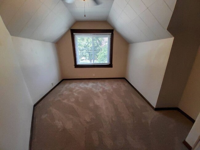 Building Photo - 1102 Chicago St