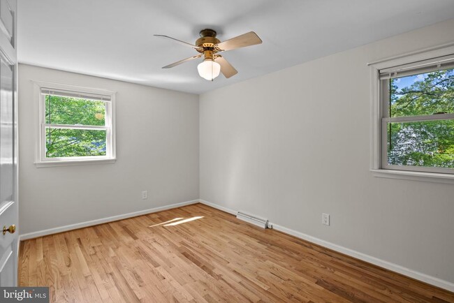 Building Photo - 328 Edgemere Dr