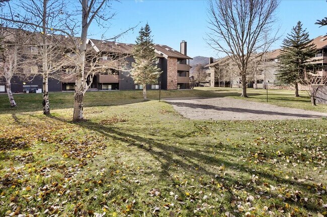 Building Photo - 6861 N 2200 W