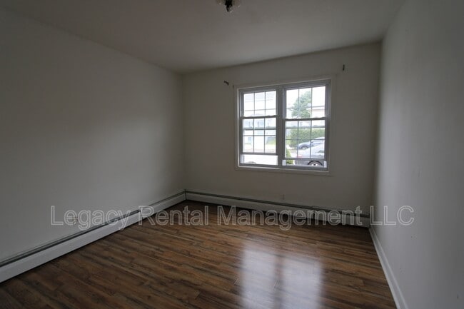 Building Photo - 508 E Diamond Ave