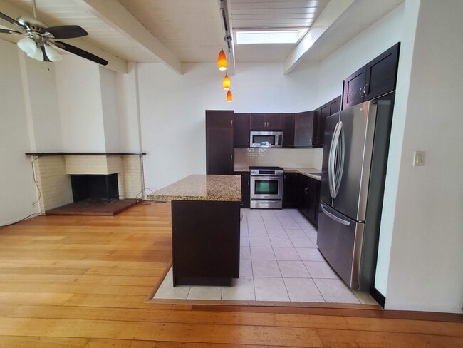 Building Photo - Kentfield 3x2 Flat + detached office, fron...