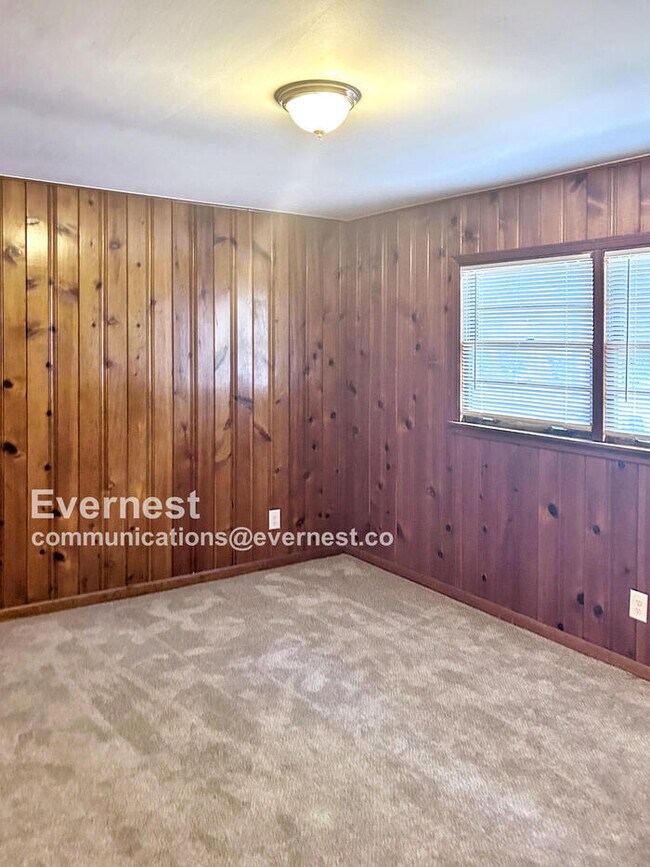 Building Photo - 333 Robertson Ave