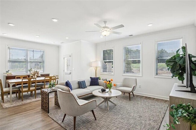 Building Photo - 4067 Hillmont Ln