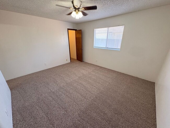 Building Photo - Nice 2 bedroom, 2 bathroom home for Rent in North Visalia.