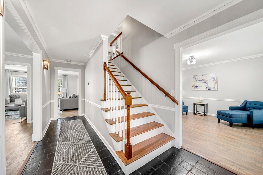 Building Photo - 455 Cove Dr NE
