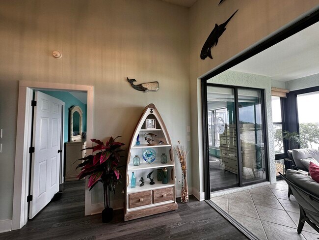 Building Photo - 6142 SE Landing Way