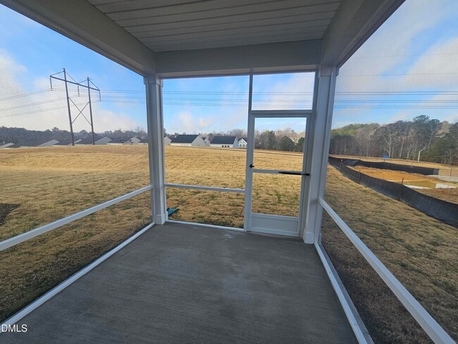 Building Photo - 945 Glowing Star Ln