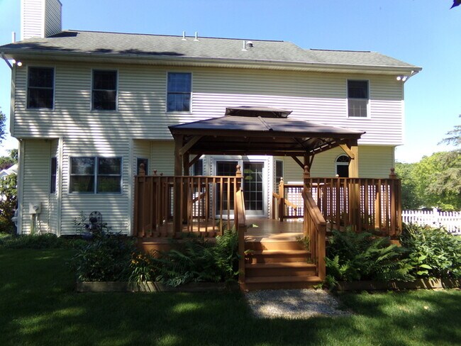 Building Photo - Beautiful 3 Bed 3.5 Bath Xenia Home!