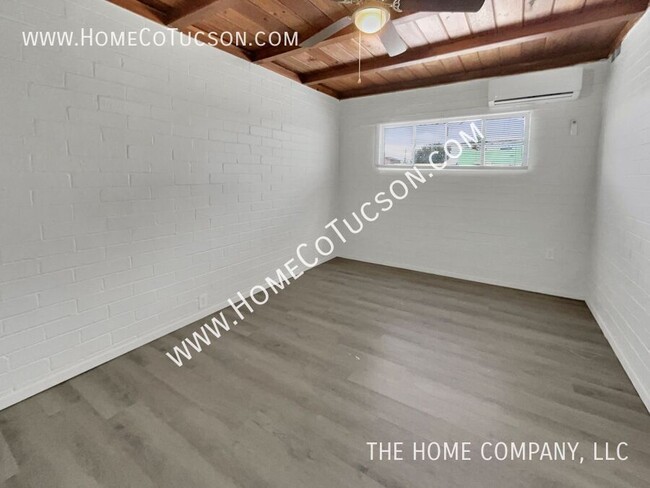 Building Photo - Charming One-Bedroom Home on a Large Corne...