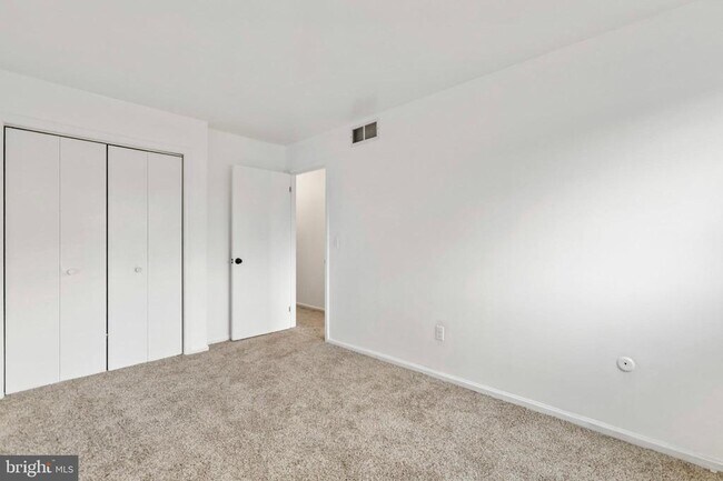 Building Photo - 39 N Turnberry Dr