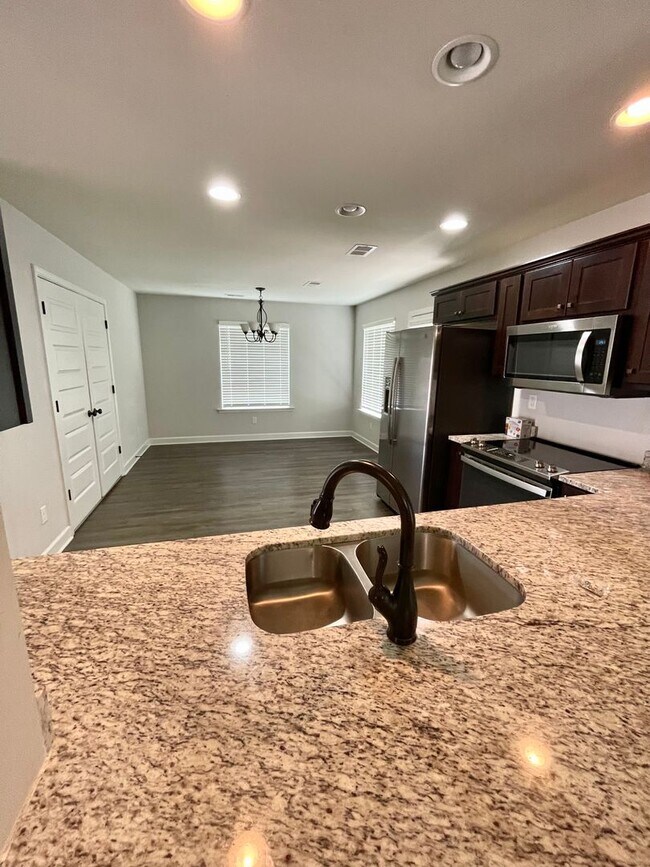 Building Photo - Central Park 933