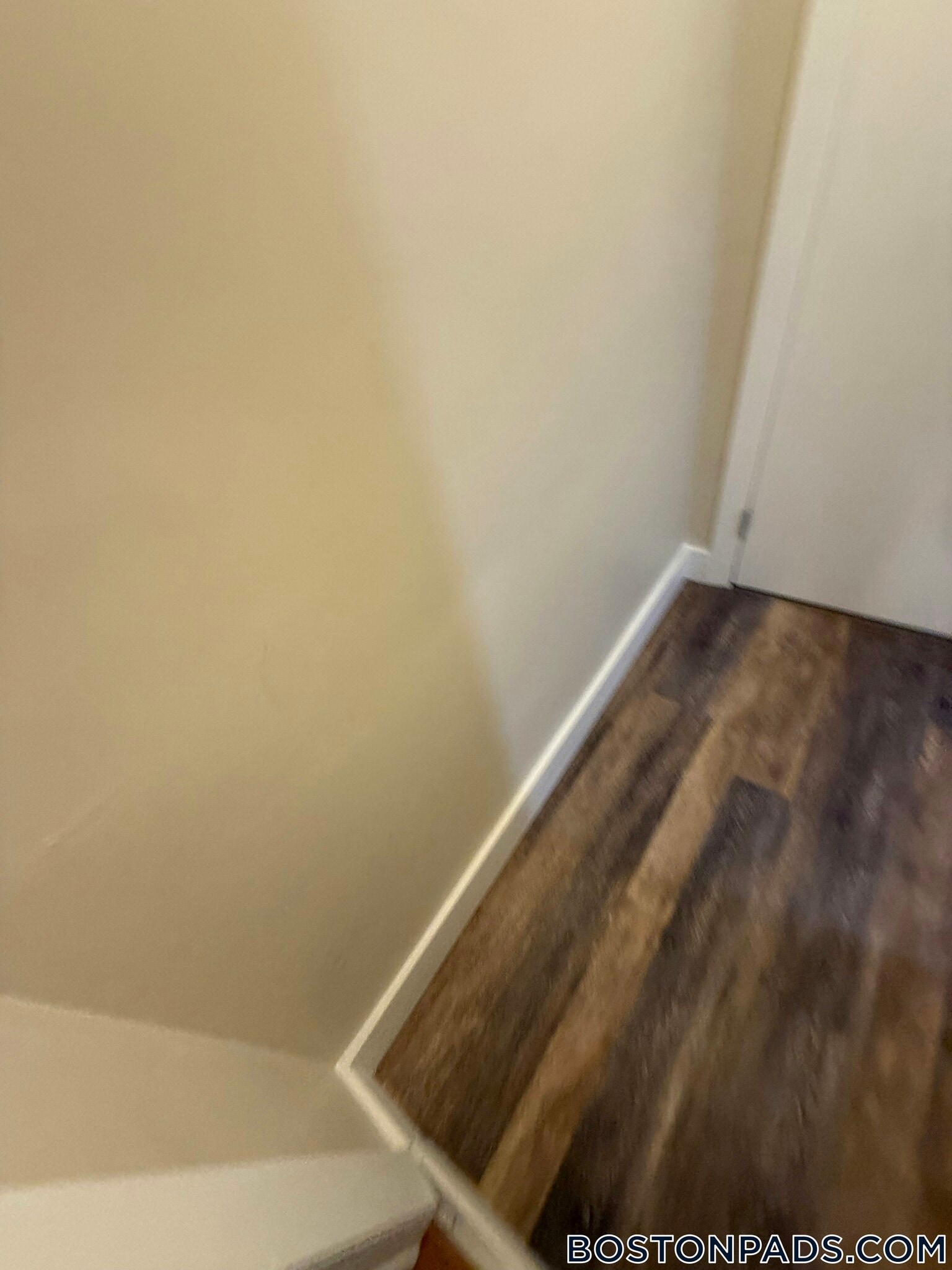 Building Photo - 2 Buckingham St