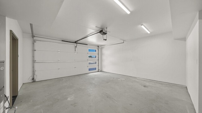 Building Photo - 367 Toms Cyn Dr