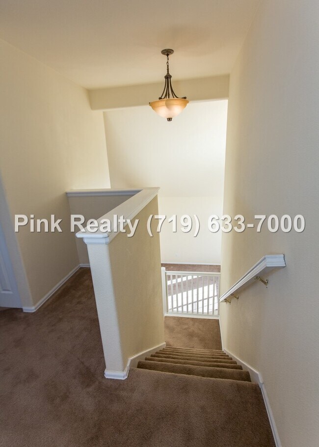 Building Photo - 985 Ridgebury Pl