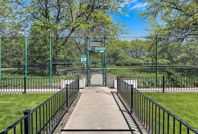 Building Photo - 5455 N Sheridan Rd