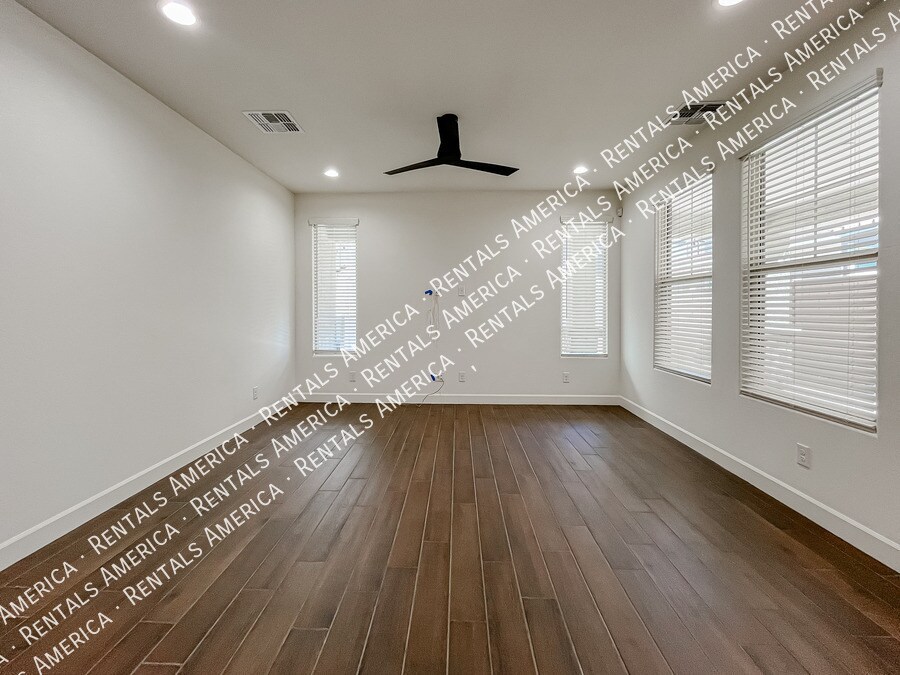 Building Photo - 657 W Browning Pl