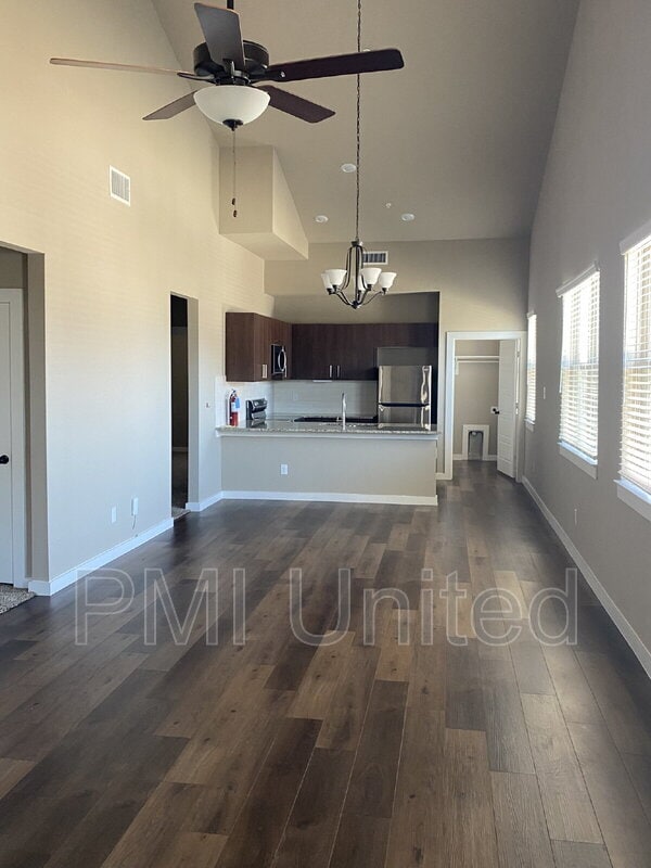 Building Photo - 655 Harvest Moon Dr