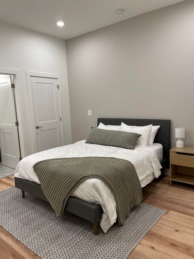 Building Photo - **  AVAILABLE AUGUST 2026  **  Beautiful Downtown Apartment with Private Rooftop Deck  Call to in...