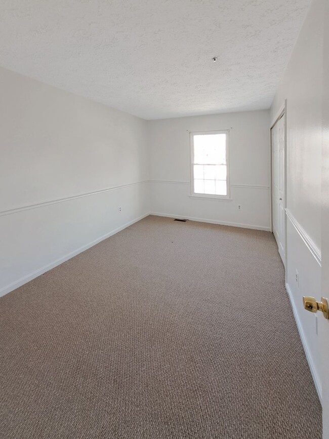 Building Photo - 3870 Gateview Pl