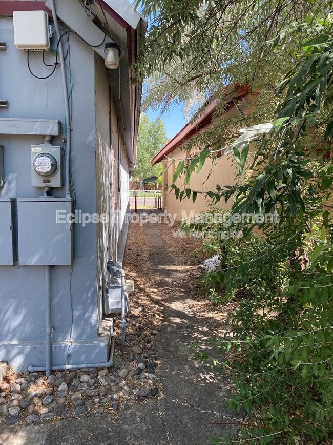 Building Photo - 908 9th St