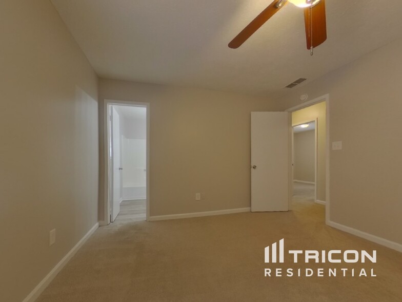 Building Photo - 2811 Quinbery Dr