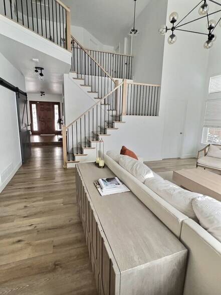 Building Photo - 318 Clare Dr