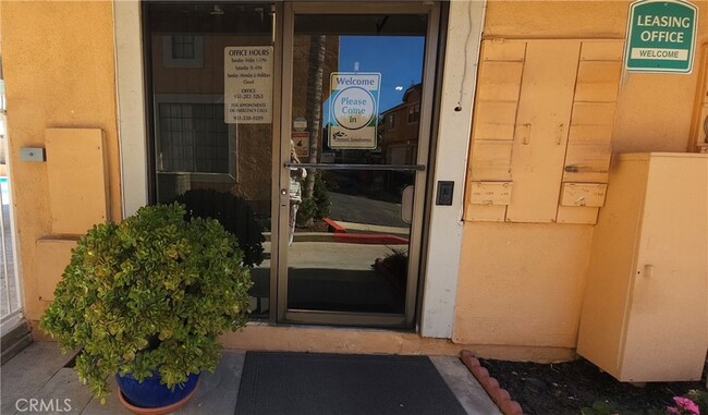 Building Photo - 1112 Turquoise St