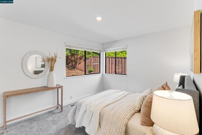 Building Photo - 2424 San Miguel Dr