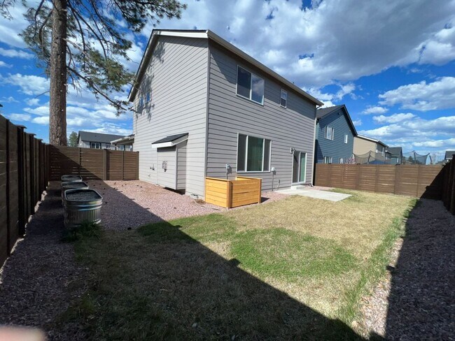 Building Photo - 20505 SE Evian Ave