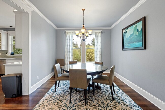 Building Photo - Custom Craftsman Estate on 1.5+ Sun-drenched Acres