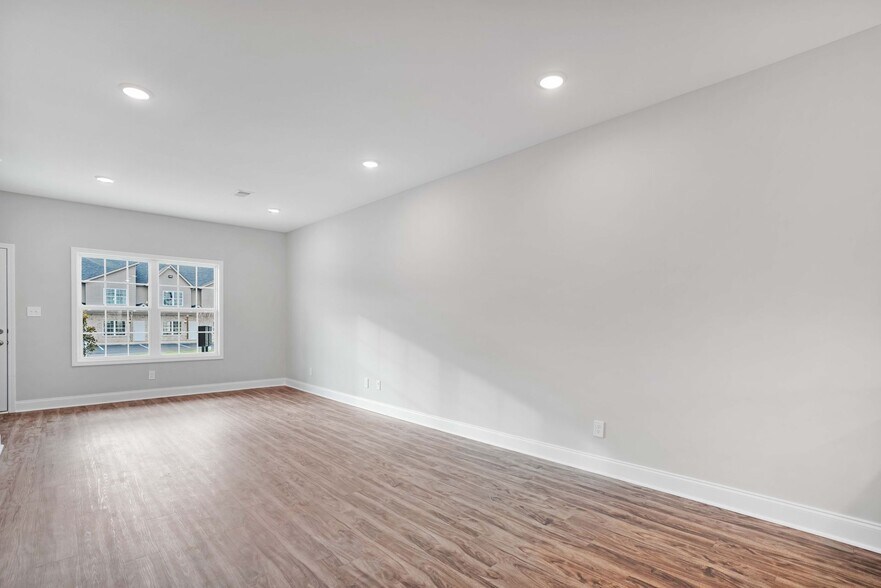 Building Photo - 541 New S Dr