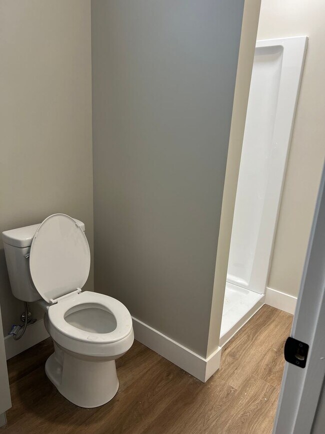 Building Photo - 2 Bedroom/2 Bath Newly Renovated Apartment for Lease