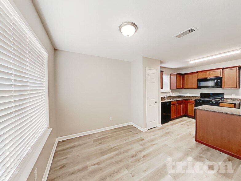 Building Photo - 815 Marigold Rd