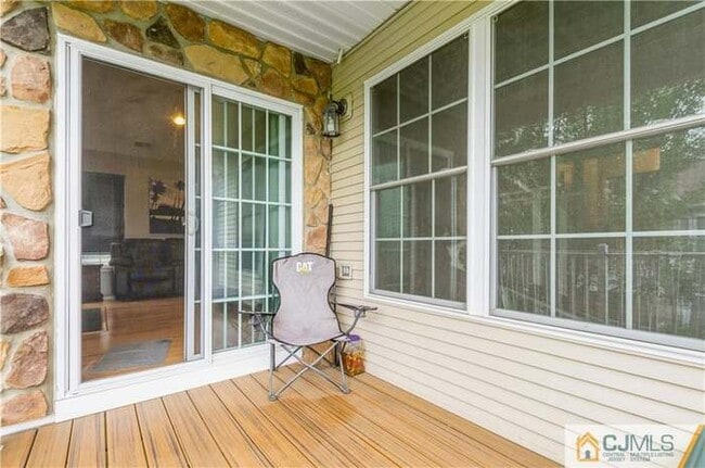 Building Photo - 115 Chariot Ct