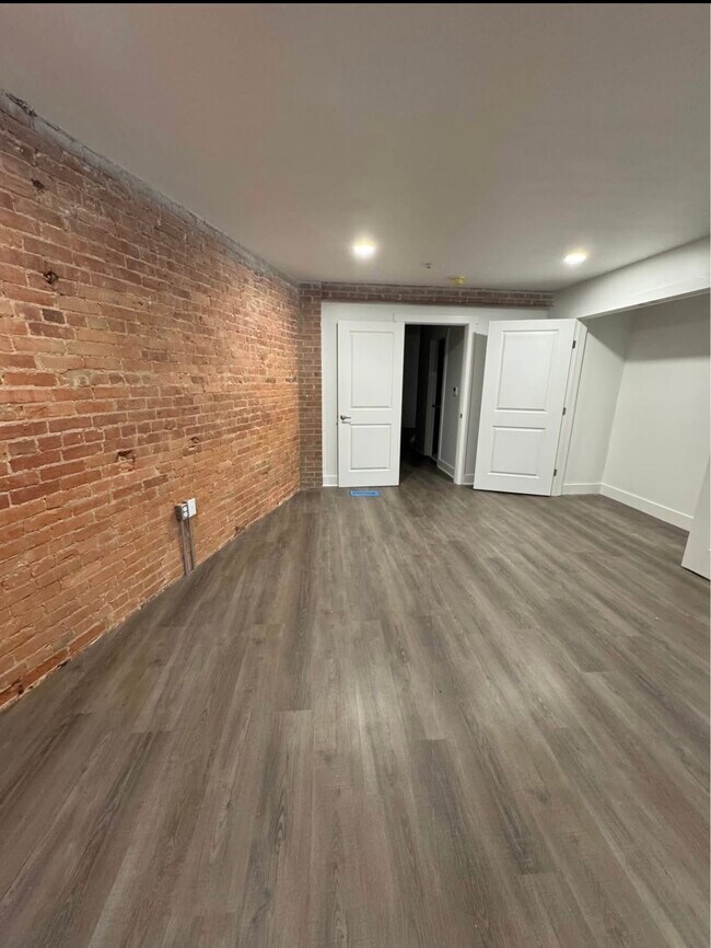 Building Photo - 513 N 2nd St