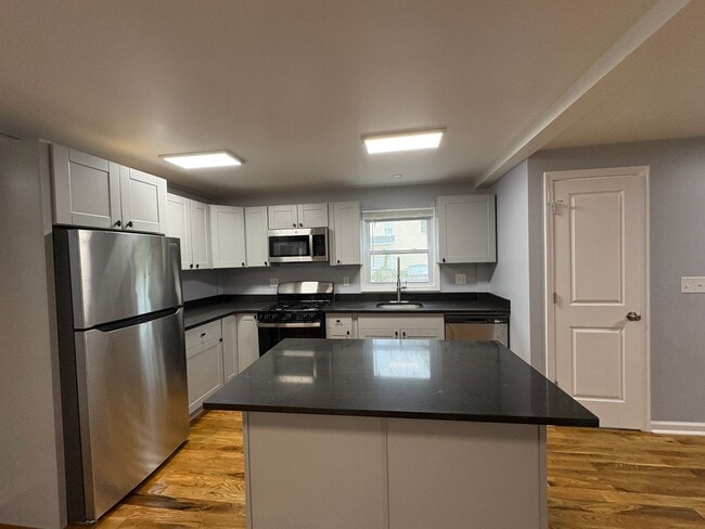 Building Photo - Beautiful, Newly Renovated 4 Bedroom 2 1/2...