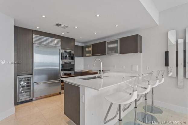 Building Photo - 17001 Collins Ave