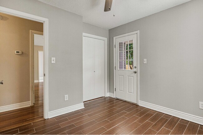 Building Photo - 3420 Riverside Dr